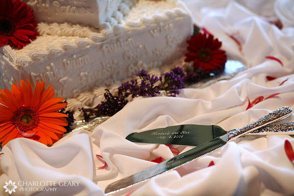 Engraved cake serving set
