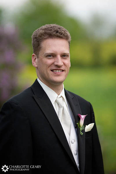 Groom in a pink calla lily boutonniere